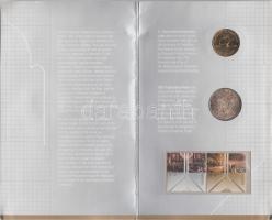 Ausztrália 1951. 1Fl Ag "Jubileum" T:1 + 2001. 1$ "Államszövetség centenárium" a két érme együtt kiadva emléklapon bélyeggel T:1 Australia 1951. 1 Florin Ag " 50th Year Jubilee" C:UNC + 2001. 1 Dollar "Centenary of Federation" commemorative issue with stamps C:UNC