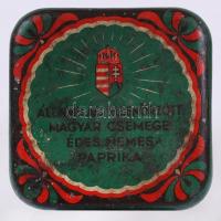 Régi címeres fűszerpaprikás doboz, fém, piszkos, 8×8 cm, m:8 cm / Old metal box