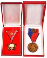 1964. Munkásőr kitüntetés mellszalaggal, szalagsávval és miniatűrrel, dísztokban + ~1970. "Kivá...