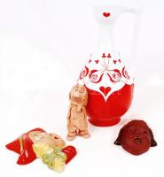 Porcelán Zsolnay kancsó apró lepattanással, kerámia maszkok, egy figura, jelzettek, összesen: 4 db