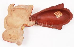 Porcelán Zsolnay kancsó apró lepattanással, kerámia maszkok, egy figura, jelzettek, összesen: 4 db