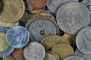 Vegyes fémpénz tétel 410g-os súlyban (40 országból) T:vegyes