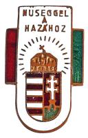 ~1942-1947. "Hűséggel a hazához" mozgalom (magyarországi németek önvédelmi mozgalma a náci Volksbunddal szemben) zománcozott jelvénye (22x13mm) T:2 sérült tokban ~1942-1947. Enamelled badge of the "With loyalty to the homeland" movement (22x13mm) C:XF in damaged case