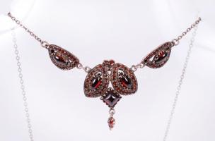 Ezüst (Ag) collier nyaklánc szintetikus kövekkel /  Silver collier necklace with synthetic stones, br: 12,8gr