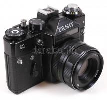 Zenit 11 fényképezőgép Helios-44M-4 f2/58 objektívvel, eredeti tokjában (a zársebesség-állító törött...