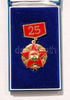 25 éves fegyveres szolgálatért szoc. kitüntetés