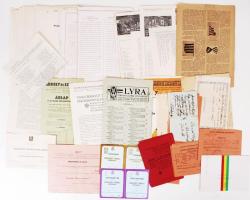 cca 1915-1948 Meghívók,megrendelő jegyek, körlevelek, szórólapok (Budapest székesfőváros polgármestere által kiállított meghívó, kézbesítő ív, újságcikk Magyar történelmi lobogók címmel); felhasználatlan Rákosi-címerrel ellátott közjegyzői okiratpapírok.