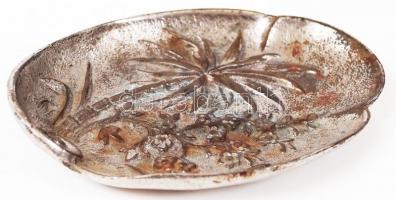 Ovális növény motívumos tálka, fém, kopott, 14×10 cm