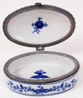 Német ékszertartó dobozka ón szegéllyel, jelzett, hibátlan, máz alatti festéssel, 12×7 cm