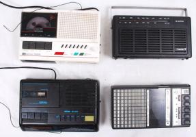 3 db retró kazettás magnó és egy rádió, nem működnek