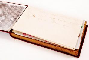 cca 1840-1860 "Emlékkönyv" Közel 80 különböző nagyrészt magyar nyelvű, kézzel írt és rajzo...