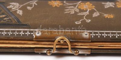 cca 1880 Emlékkönyv néhány litho képpel és magyar beírásokkal, réz csattal