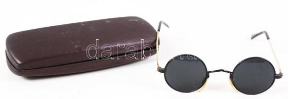 Retró kék napszemüveg, tokban (nem jő méretű)