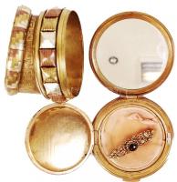 3 db réz karkötő, 1 db réz púdertató és egy csiszolt üveges réz kitüző