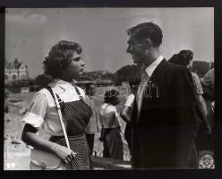 cca 1950 Soós Imre és Ferrári Violetta filmes werkfotója, 23x29 cm.