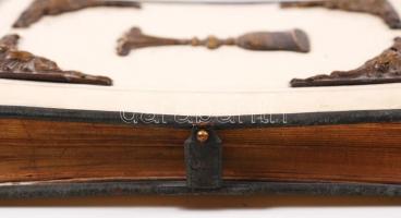 Közönséges isteni tiszteletre rendelt énekes-könyv.... Bp., 1892 Hornyánszky. Aranyozott lapszélekke...