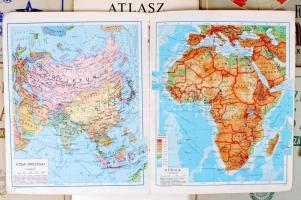 8 db klf háború utáni atlasz és egy buszhálózati térkép