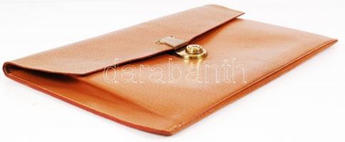 Bőr irattartó 2 db kulccsal, 39×22 cm