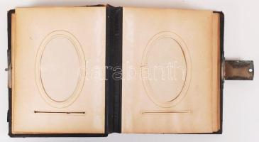 cca 1890 Régi, használt fényképalbum 42 db vizitkártya méretű kép részére, réz csattal, a közepén embléma nélkül