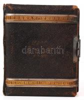 cca 1890 Régi, használt fényképalbum 42 db vizitkártya méretű kép részére, réz csattal, a közepén em...