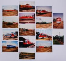 14 db színes fotó vasúti járművekről, 8×15 cm