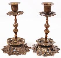 Gazdagon díszített gyertyatartó pár, réz, m:17 cm