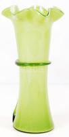 Zöld fodros peremű váza, több rétegű, szál díszítéssel, hibátlan, m:19 cm