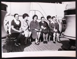 cca 1980 Kádár Jánosné Tamáska Máriáról készült eredeti fotó 18x24 cm