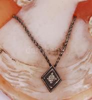 Kagyló camea, antikizáló női büszt ábrázolással, ezüst rátéttel, cirkónnal  1930 körül, 4,5×3 cm