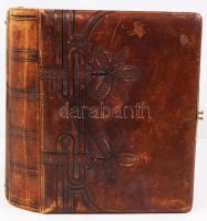 cca 1890 Családi fotóalbum 83 db családi és portréfotóval bőr kötésben, aranyozott lapszélekkel, 120 fotóhellyel, kopottas, zárócsat hiányzik.