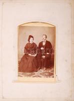 cca 1890 Családi fotóalbum 83 db családi és portréfotóval bőr kötésben, aranyozott lapszélekkel, 120...