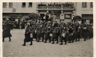 Léva, bevonulás, nemzetiszínű szalag a bélyeg alatt / entry of the Hungarian troops, national color ribbon under the stamp, 'Visszatért' So.Stpl