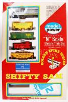 N scale villanyvasút modell mozdony és kocsik, sínekkel eredeti dobozában, jó állapotban / Modell train set