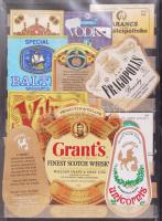 Vegyes nyomtatványok (2004 Lezsák Sándor MDF-es képviselő aláírása karácsonyi üdvözlőlapon; 19 db régi röviditalos címke berakólapon; 30 db gyufásdoboz, sok nagyméretűvel, karton dobozban 23×17 cm + 1975 Czinege Lajos honvédelmi miniszter meghívója fogadásra). &Nyúl Zoltán világbajnok fogathajtó aláírása képeslapon