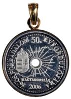 2006. "56-os Forradalom 50. Évfordulójára" emlékérem nemesfém jelzett 18K arany foglalatban, adományozói dísztokban (Br.: 7.98g/26mm) T:PP Hungary 2006. "Hungarian Revolution of 1956" commemorative medallion in hallmarked 18Kt frame and in original case (Br.: 7.98g/26mm) C:PP