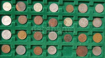 Hagyaték tétel régi és új, főleg magyar, 27 db fém, 40 db Ag sok jobbal, 2 db kazettás pénztartóban T:1,2,3