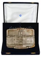 Olaszország DN "Az Olasz Parlament Képviselőháza" nagyméretű Ag(800) emlékplakett (107mmx146mm) kitámasztható alapon dísztokban (sérült) T:1 Italy ND "The Chamber of Deputies of the Italian Parliament" Ag(800) plaque (107mmx146mm) on base in case (damaged) C:UNC