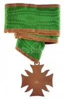 Azonosítatlan külföldi zománcozott egyházi kitüntetés zöld mellszalagon T:2
Unidentified ecclesiasti...