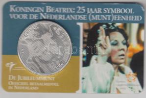 Hollandia 2005. 10E Ag "Beatrix" díszlapon T:BU Netherlands 2005. 10 Euro Ag "Beatrix" on decorative sheet C:BU Krause KM#261