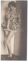 Cca 1920-1930 Finoman erotikus fotó a Pesti Napló archívumából, 23x10 cm