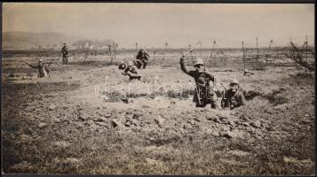 1914-1918 Harctéren katonák gázmaszkban, 9x16 cm