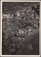 Cca 1930-1935 Kinszki Imre (1901-1945): Esett, vintage alkotás, szerzői pecséttel, aláírva, 17x13 cm