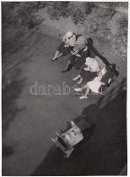 Cca 1930-1935 Kinszki Imre (1901-1945): Délutáni napsütésben, vintage alkotás, szerzői pecséttel, aláírva, 16x12 cm