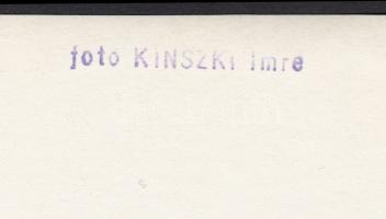 Cca 1930-1935 Kinszki Imre (1901-1945): Védő őrizetben, vintage alkotás, szerzői pecséttel, 12x17 cm