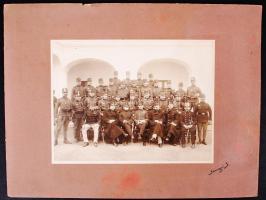 1913 Somogyi S.: Katonai csoportkép, a m. kir. veszprémi 31. honvéd gyalogezred II. zászlóalj altisztképző iskola hallgatóiról; fotóméret 14x20 cm, karton 25x32 cm