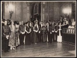 1934 Schäffer: Vitézi bál a vigadóban, vintage fotó, pecséttel jelezve, 17x23 cm