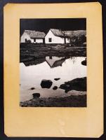 Cca 1950-1960 Vihar előtt c. kiállítási kép, fotóméret 23x17 cm, 35x26 cm