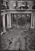 Cca 1930-1940 Dulovits Jenő (1903-1972): Gellért fürdő, vintage alkotás, szerzői pecséttel, aláírással jelzett, 11x7 cm