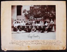 Cca 1890-1910 Lojanek: A nagyváradi postahivatal távírászainak csoportképe, a képen szereplők aláírásával, képméret 20x26 cm, karton 28x29 cm