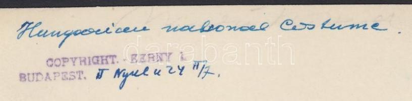 Cca 1920-1930 Kerny István (1879-1963): Gyermekek mezőkövesdi népviseletben, vintage fotó, szerzői p...